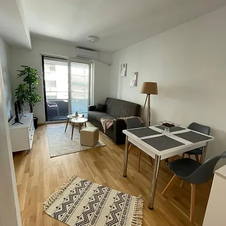 Cozy Studio With Free Garage Parking & Self Check-in Apartment