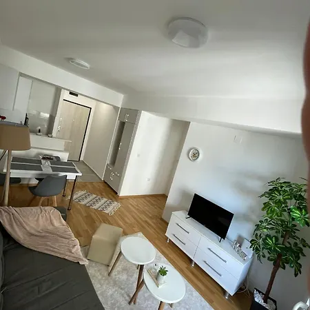 Cozy Studio With Free Garage Parking & Self Check-in * Skopje
